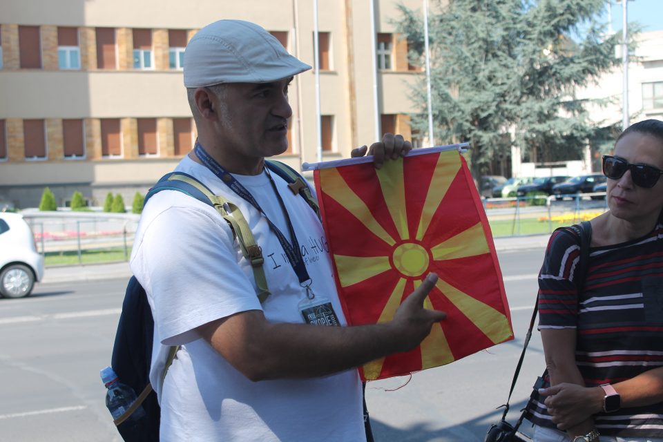 La bandiera della Macedonia del Nord